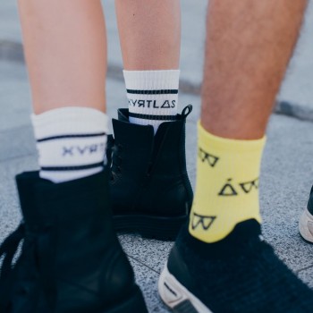Шкарпетки з логотипом «ATLAS XYЯTLAS» білі